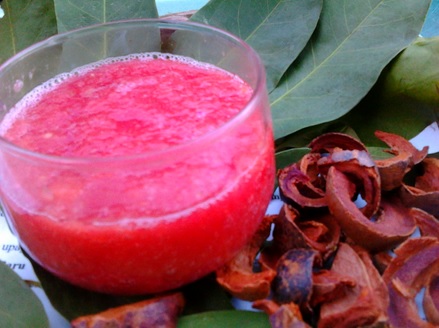 Kulit manggis dapat dibuat jus sebagai minuman herbal penyembuh berbagai macam penyakit.