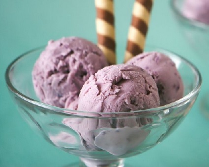 Ice cream purple sweet potato menjadi makanan terpopuler di Okinawa, jepang sebagai cemilan pada saat diet.