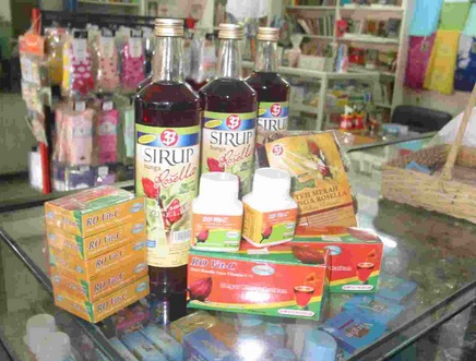 Berbagai macam produk olahan bunga rosela seperti teh, sirup, juga kapsul obat yang dapat dikonsumsi langsung. 