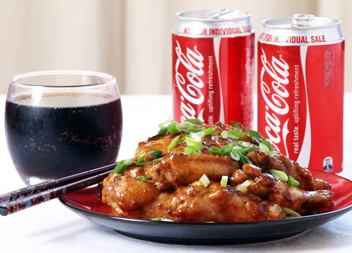 Menu ayam coca cola menjadi menu makanan fenomenal belakangan ini dengan cita rasa unik yang sangat lezat.