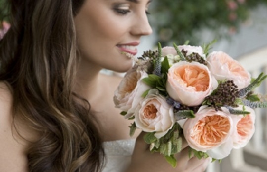 Mawar juliet populer digunakan sebagai buket bunga mempelai wanita. Cantik sekali... :)
