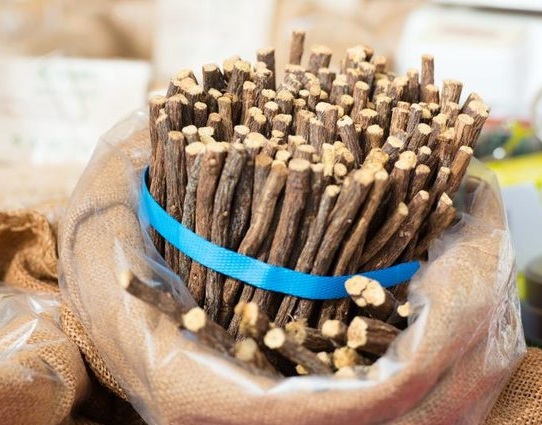 licorice-root-untuk-kucing